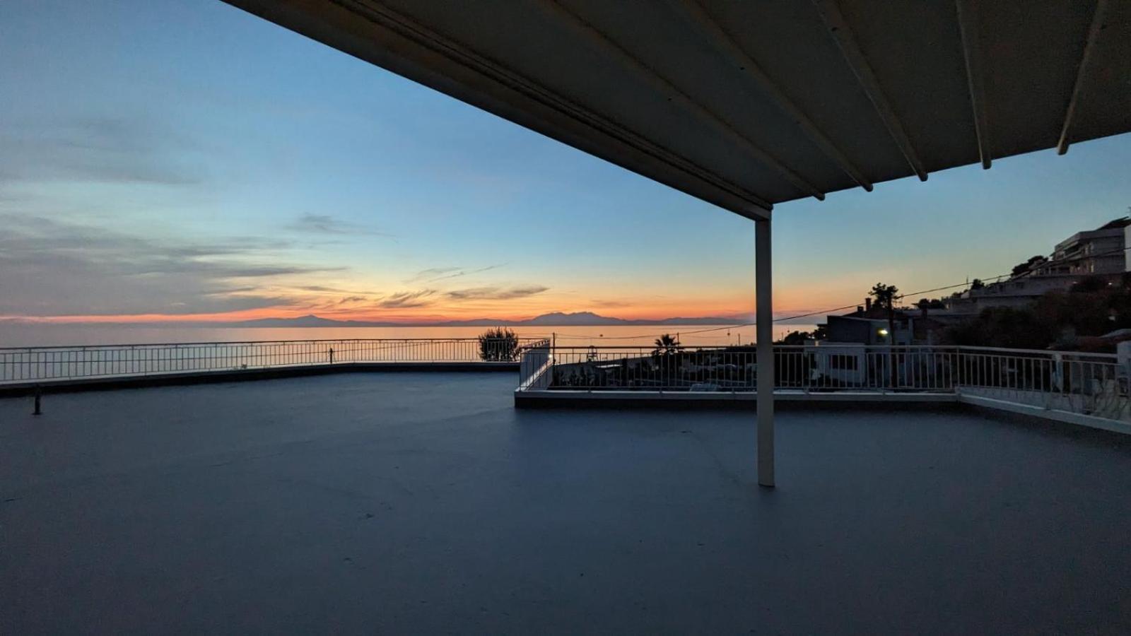 Beachfront Apartment Nea Moudania Dış mekan fotoğraf